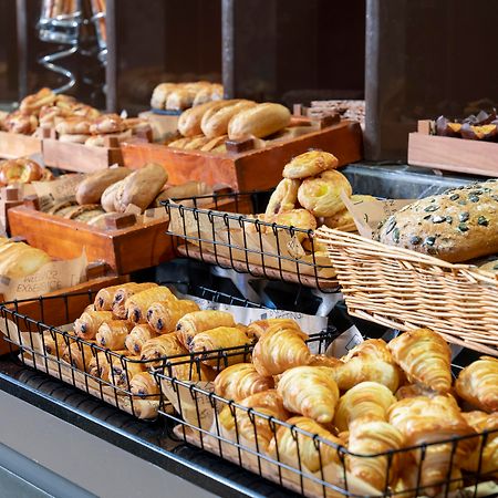 Radisson Blu Hotel Istanbul Asia Exteriér fotografie Buns and pastries