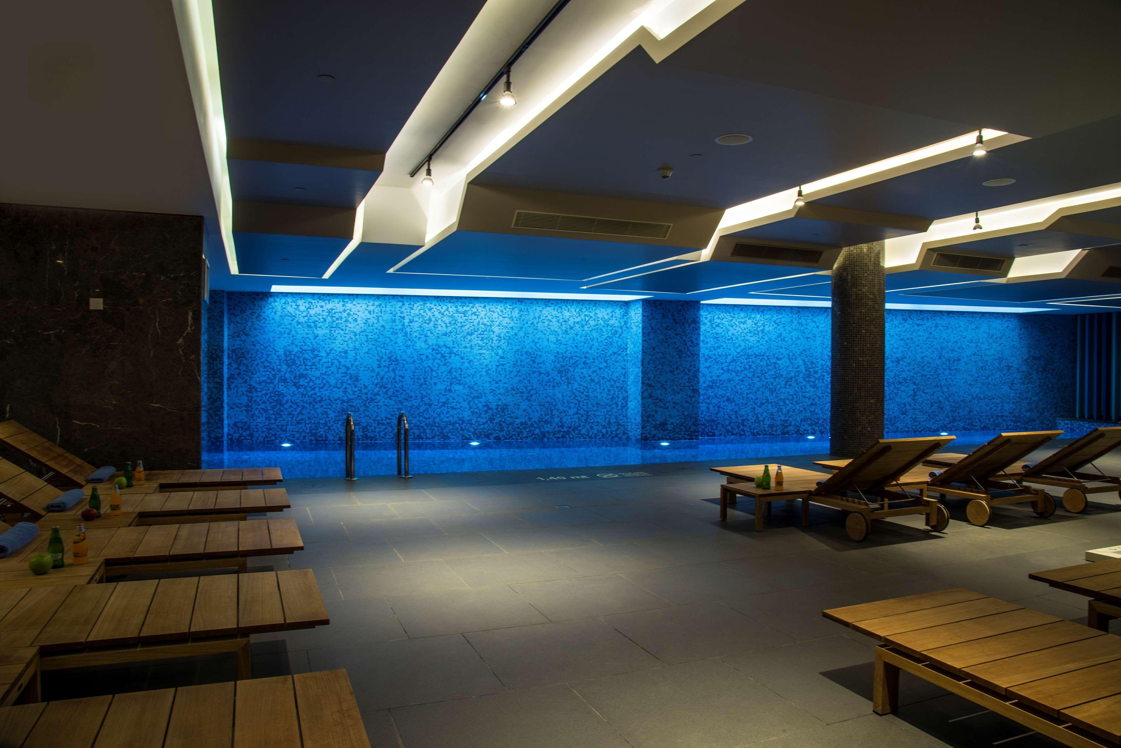 Radisson Blu Hotel Istanbul Asia Exteriér fotografie The spa at The Standard East Village