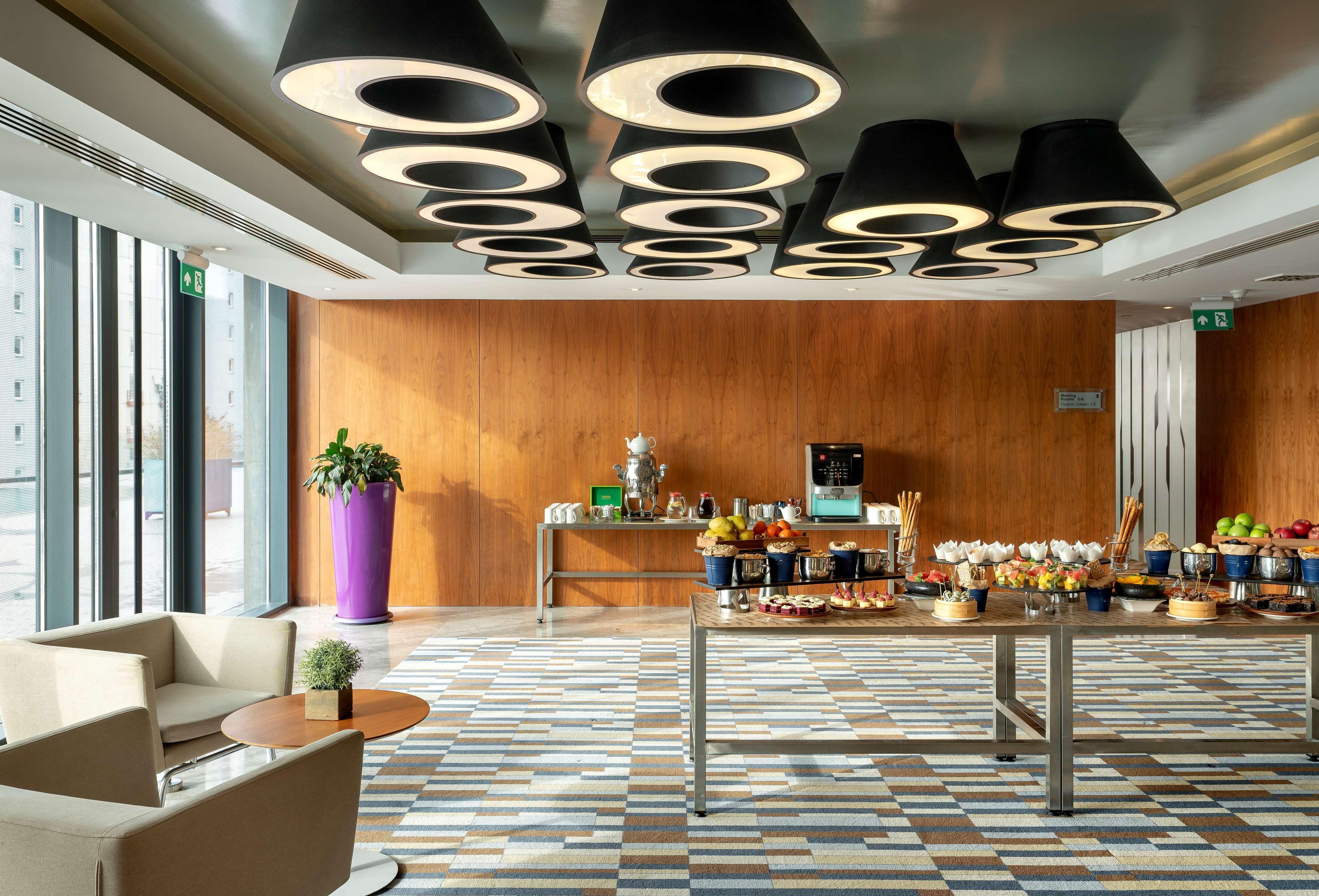 Radisson Blu Hotel Istanbul Asia Exteriér fotografie The lounge at the airport