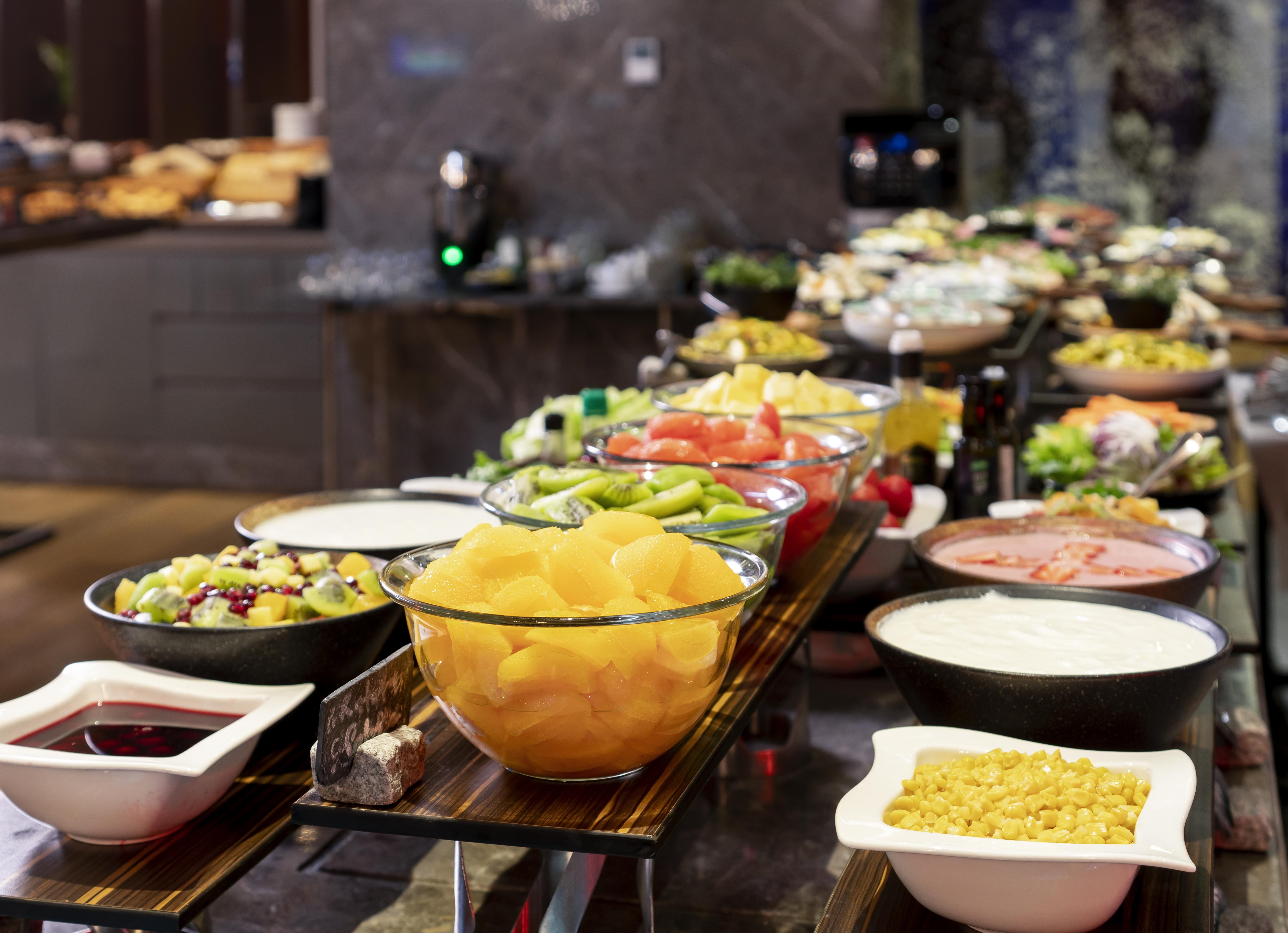 Radisson Blu Hotel Istanbul Asia Exteriér fotografie A salad bar