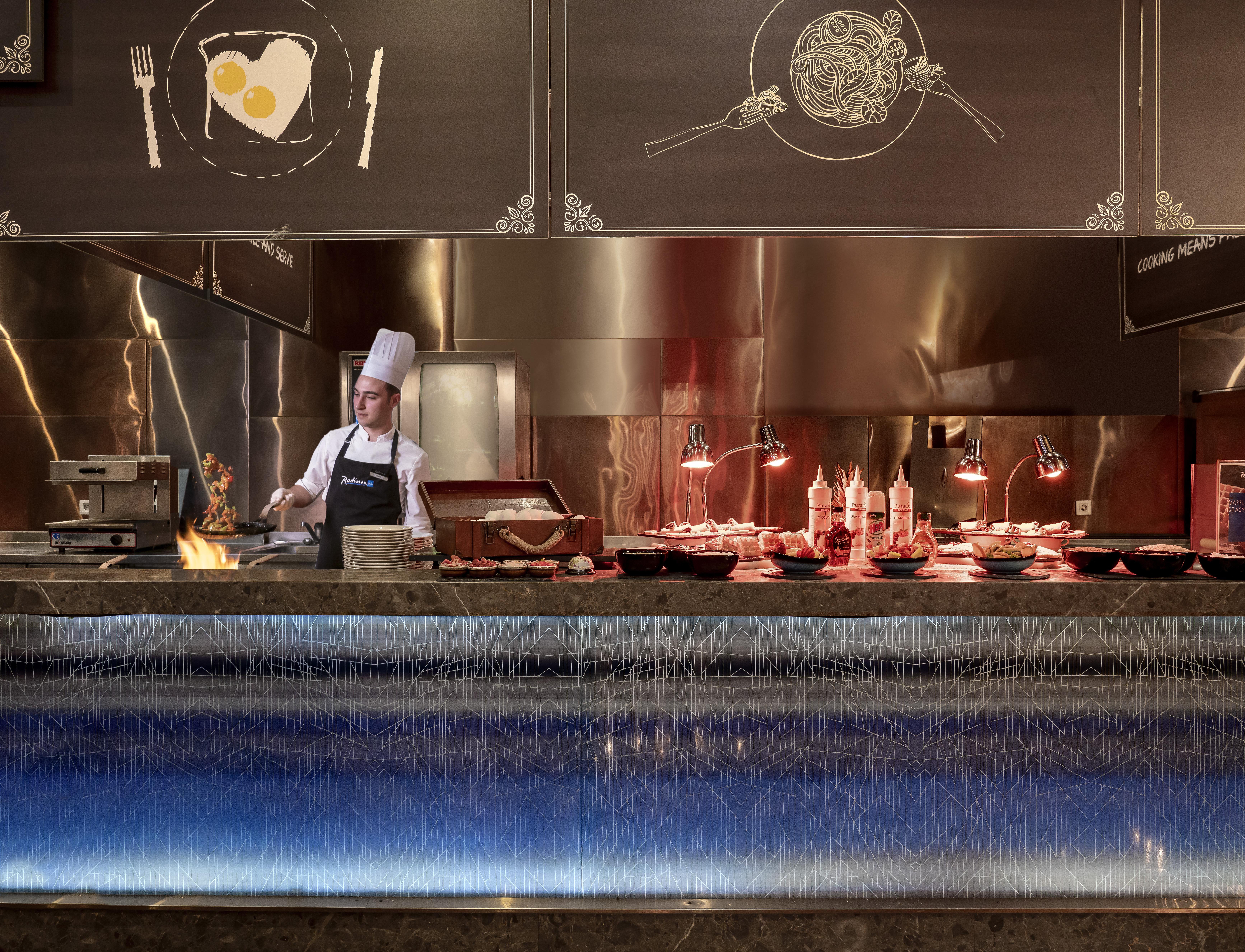 Radisson Blu Hotel Istanbul Asia Exteriér fotografie A live kitchen at the Conrad Hilton London St. George's Wharf